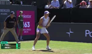 Bad Homburg - Battue en finale par Jessica Pegula, Iga Swiatek passe à côté d'un premier titre sur gazon