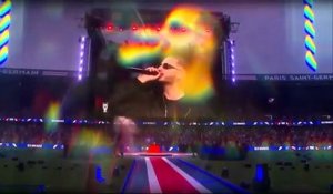 Des Champs-Elysées au théatre du Chatelet : le parcours du chant « Et Ousmane Ballon d'Or » - Ballon d'Or 2025