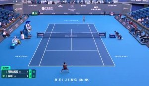 Pékin - Coco Gauff se sort du piège Fernandez