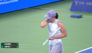 Wuhan - Swiatek sans pitié avec Bouzkova