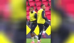 Kylian Mbappé grimaçant à l’entraînement