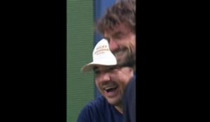 Shanghai - L'image de l'année : l'incroyable accolade entre Arthur Rinderknech et Valentin Vacherot