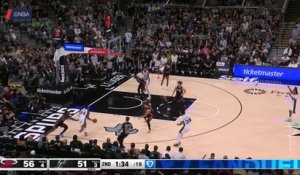 Spurs - Wembanyama envoie un alley-oop monumental