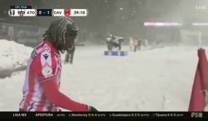 Une incroyable bicyclette sur neige en finale du championnat du Canada - Foot