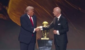 FIFA - Trump reçoit le tout premier Prix de la paix de la FIFA décerné par Infantino