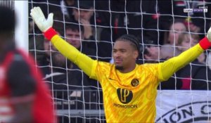 Ligue 1 : L'incroyable arrêt de Restes sur un coup franc de Merlin