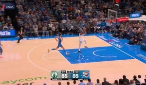Celtics - Le contre défensif et le dunk monstrueux de Brown