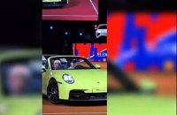 Stuttgart 2026 - Elena Rybakina avec sa nouvelle voiture après son titre à Stuttgart