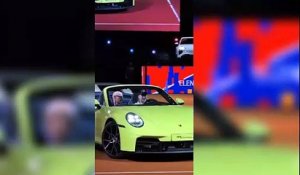 Stuttgart 2026 - Elena Rybakina avec sa nouvelle voiture après son titre à Stuttgart