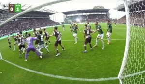 Bundesliga - Wolfsburg remporte le match de la peur et disputera les barrages