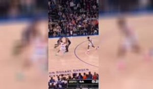 Spurs - Le alley-oop impressionnant inscrit par Wembanyama contre les Knicks