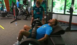 Brésil - Neymar s'entraîne en salle avec ses coéquipiers
