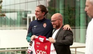 Monaco - Filipe Luis pose avec ses nouvelles couleurs