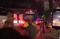 Espagne - Les fans hystériques avant le départ de l'hôtel de leurs héros