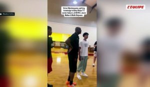 De retour à l'entraînement avec Hakeem Olajuwon, Victor Wembanyama passe en mode mentor pour de jeunes joueurs - Basket - NBA
