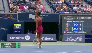 Toronto - Fernandez crée la sensation