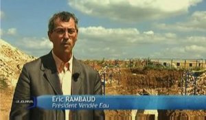 Une canalisation entre deux barrages (Sud Vendée)