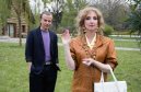 Alex Lutz s'active à la confection de son soap opera parodique avec Audrey Lamy