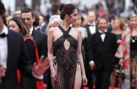 La tenue ultra transparente d'une actrice vietnamienne affole la Croisette