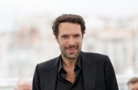 Nicolas Bedos à la réalisation de OSS 117 3 ? Il réagit depuis la Croisette