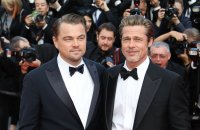 Leonardo DiCaprio et Brad Pitt étaient "comme des gamins" face à Luke Perry