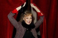Arielle Dombasle : son astuce pour frauder dans les salles de cinéma