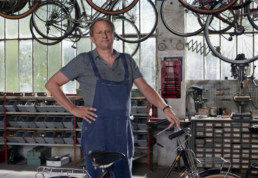 Raoul Taburin (2019) : l'art de vendre des vélos sans savoir en faire