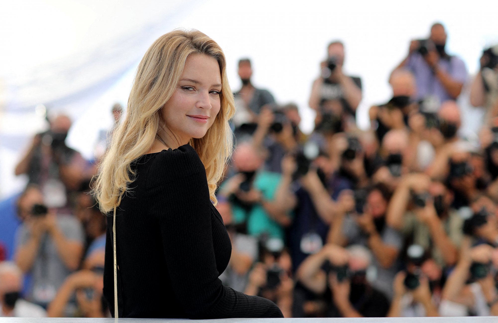 Virginie Efira au photocall du film Benedetta lors du 74ème festival international du film de Cannes, le 10 juillet 2021.