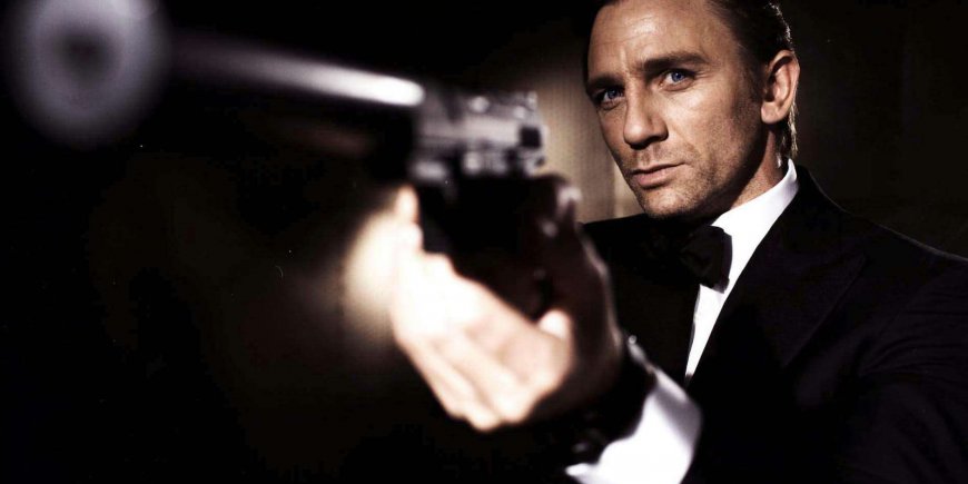 Daniel Craig en 007 lorsqu'il est officiellement devenu le sixième interprète de James Bond à Londres, le 14 octobre 2005.