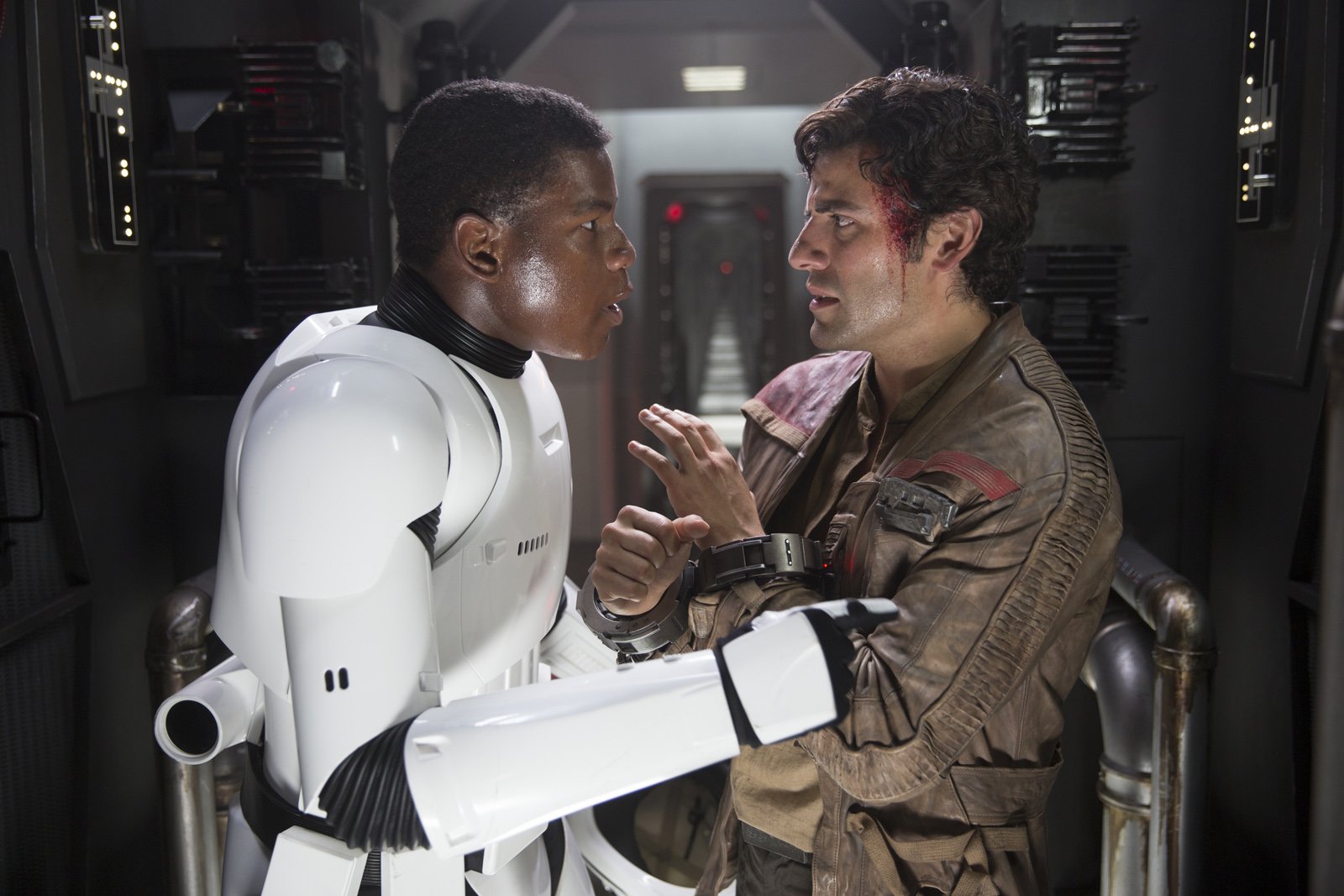 John Boyega et Oscar Isaac dans 