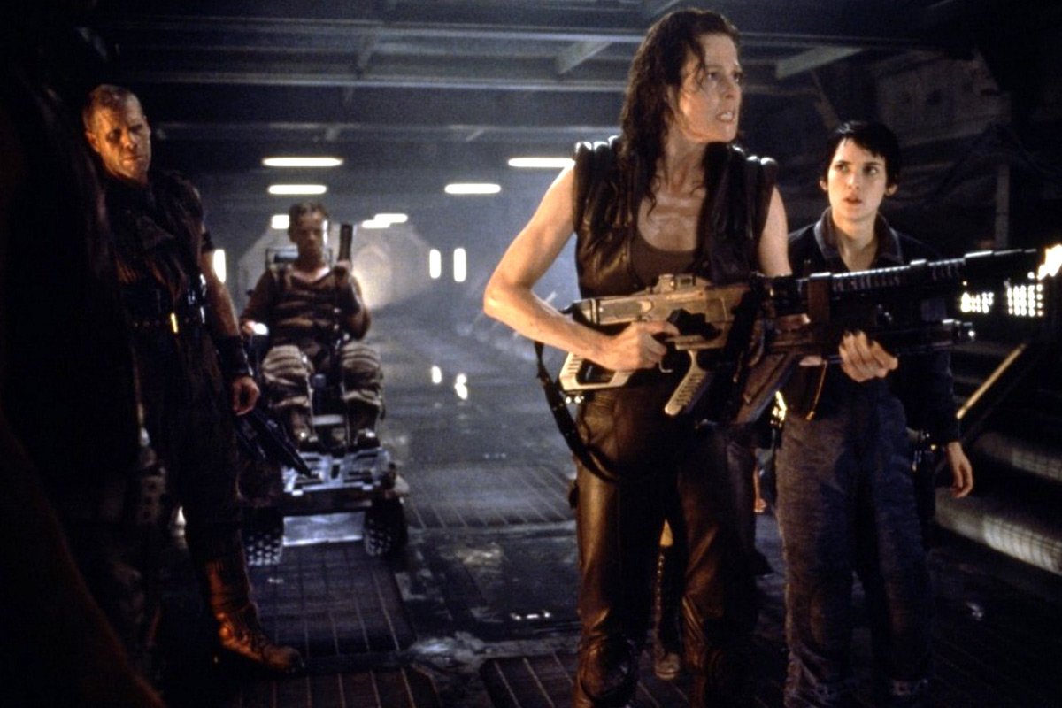 Ron Perlman, Sigourney Weaver et Winona Ryder dans Alien, la résurrection de Jean-Pierre Jeunet