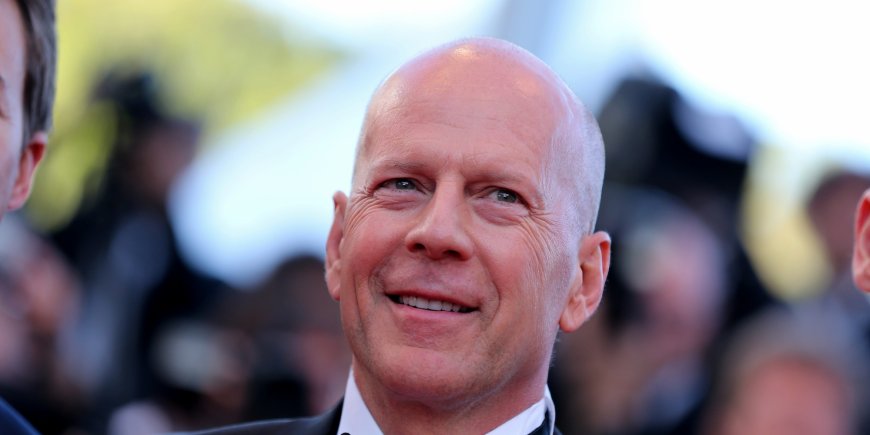 Bruce Willis lors de la montée des marches du film 