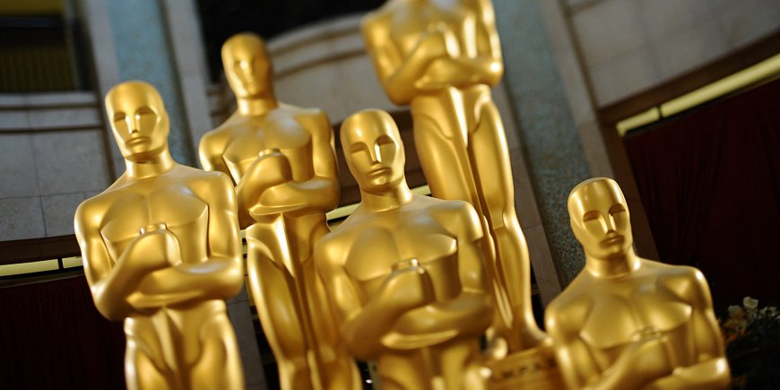 Les statuettes dorées lors de la cérémonie des Oscars à Los Angeles, le 26 février 2012.