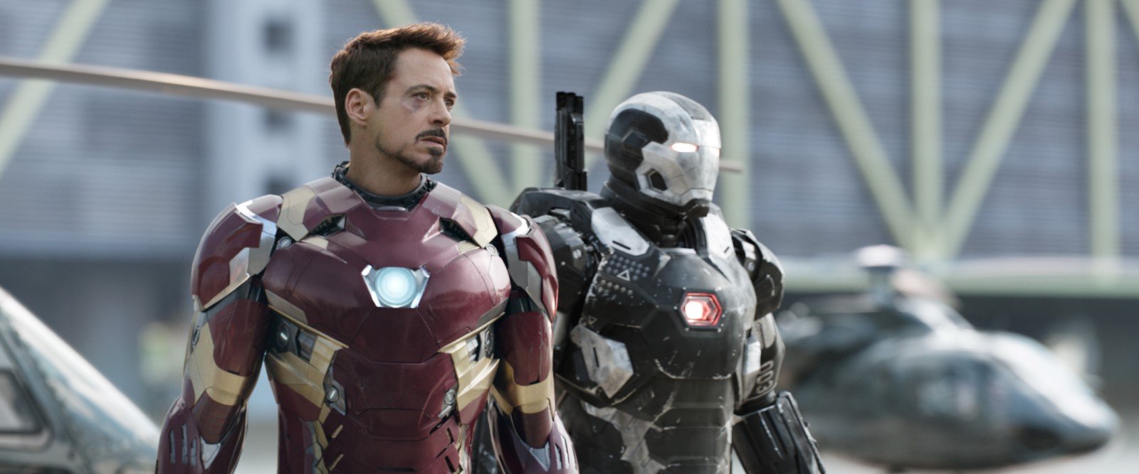 Robert Downey Jr. et Don Cheadle se dressent contre Chris Evans dans Captain America : Civil War