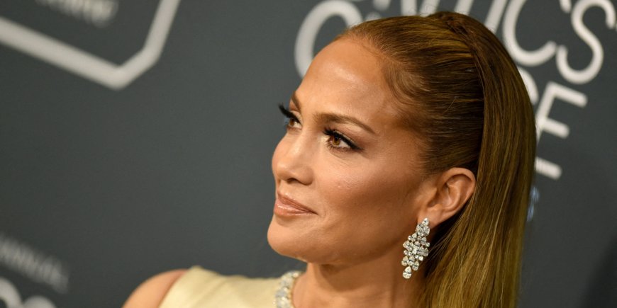 Jennifer Lopez à la 25e édition du Critics Choice Awards à Santa Monica, le 12 janvier 2020.