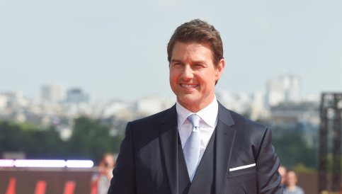 Mission Impossible : Tom Cruise atterrit en hélicoptère dans un jardin familial