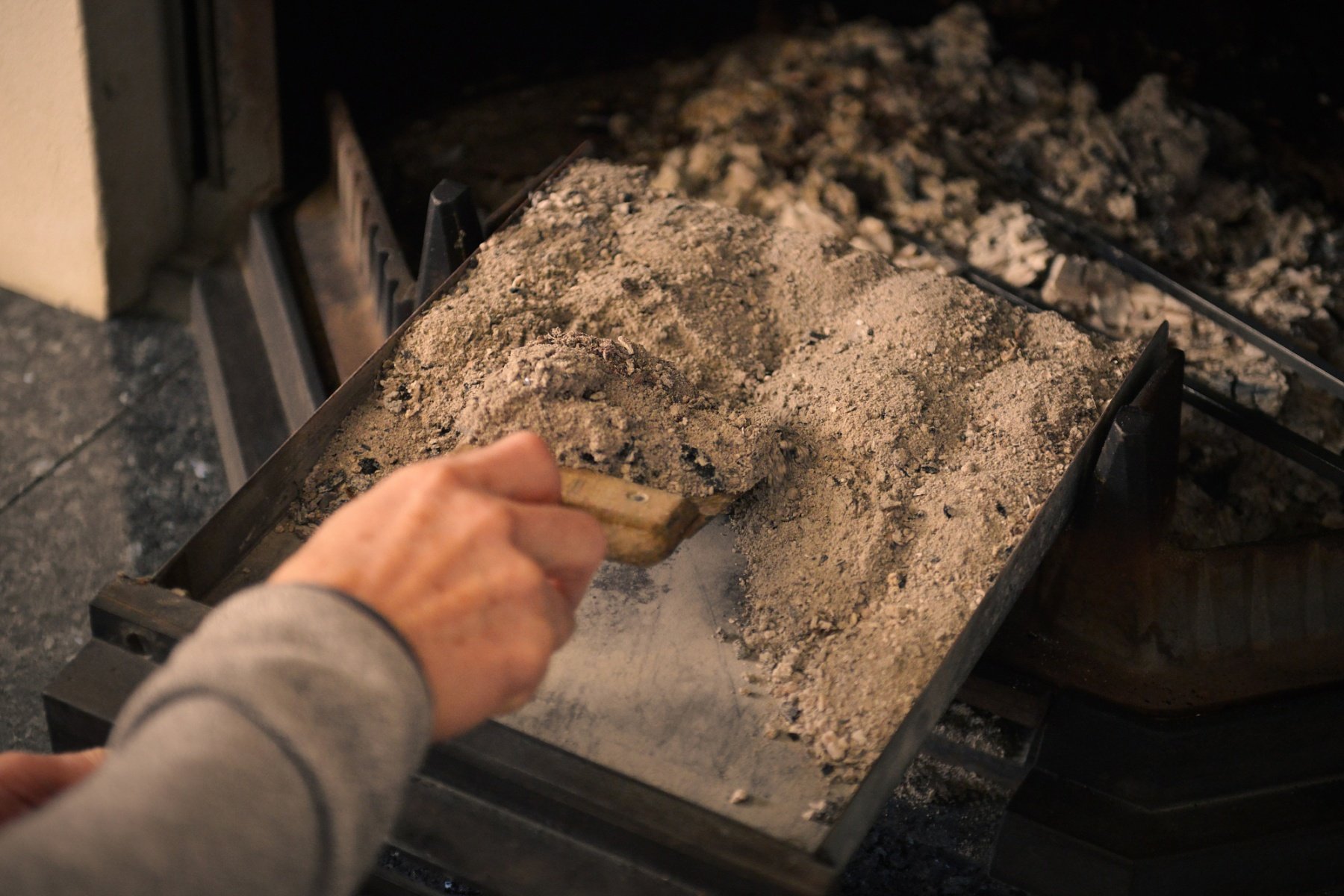Que faire des cendres de bois de votre cheminée ?
