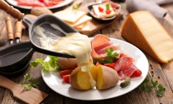 Raclette, tartiflette, fondue : lequel de ces plats est le moins calorique ?
