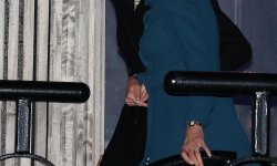 Brigitte Macron aux Etats-Unis : complice au restaurant avec Jill Biden et accueil de star !