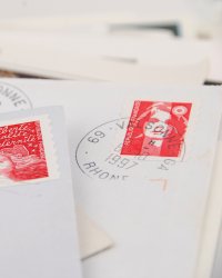 Pourquoi le prix du timbre augmente-t-il chaque année ?