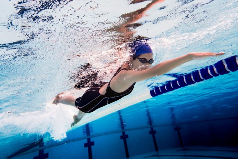 Nager dans l'eau douce fait dépenser plus d'énergie.