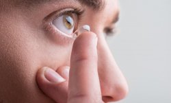 Kératite : quelle est cette infection qui touche les porteurs de lentilles ?