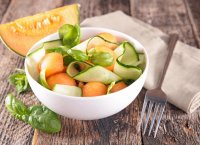 Salade de melon et concombre au basilic