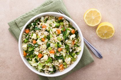 Assiette végétarienne au riz et légumes