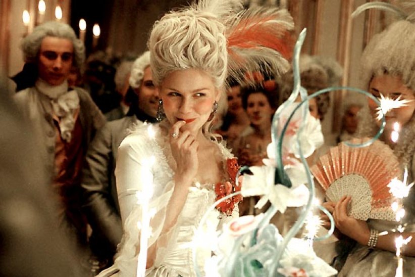 Kirsten Dunst joue Marie-Antoinette dans le film éponyme de Sofia Coppola.