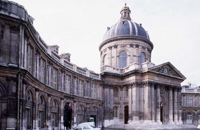 Quarante personnalités normalisent et perfectionnent la langue française, le premier devoir de l'Académie française.