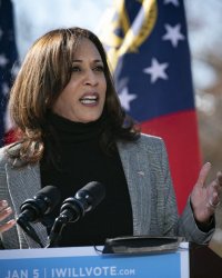 Kamala Harris : vous avez ses baskets favorites dans votre dressing !