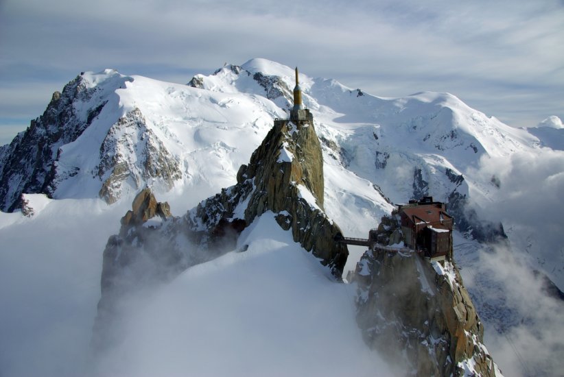 Le réchauffement climatique pourrait sur le long terme avoir des conséquences sur l'altitude du Mont-Blanc.