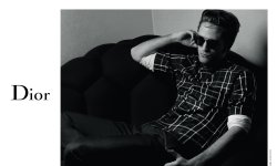 Robert Pattinson pose pour Dior