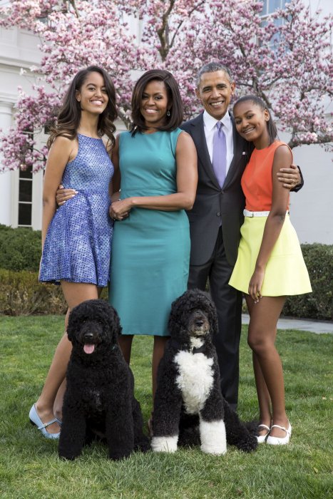 La famille Obama pose dans les jardins de la Maison Blanche, en avril 2015.